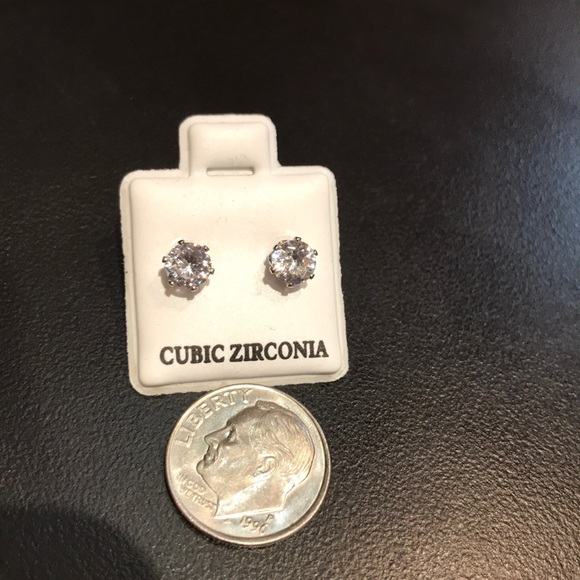 Cubic Zirconia - Picture 3 of 8